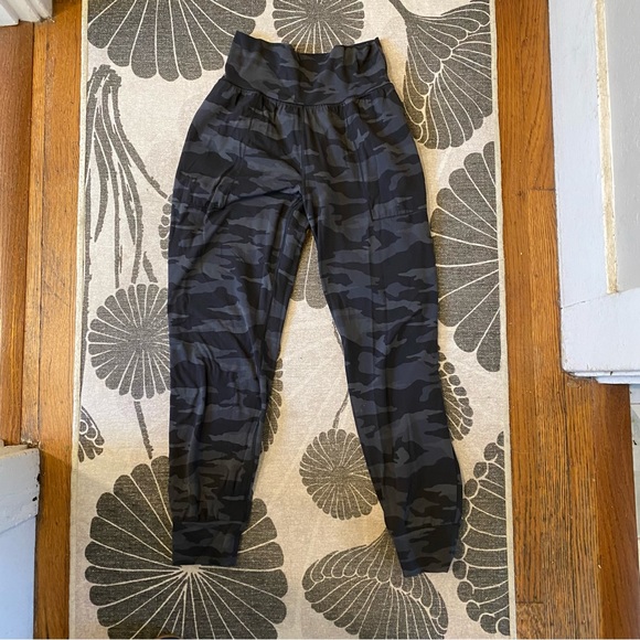 Athleta Jogger Camo - Picture 1 of 3